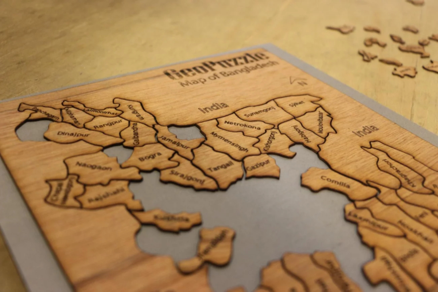 How many districts are there in Bangladesh?